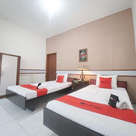 מלון Reddoorz Near Balai Kota מאלאנג מראה חיצוני תמונה