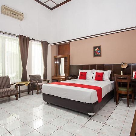 מלון Reddoorz Near Balai Kota מאלאנג מראה חיצוני תמונה