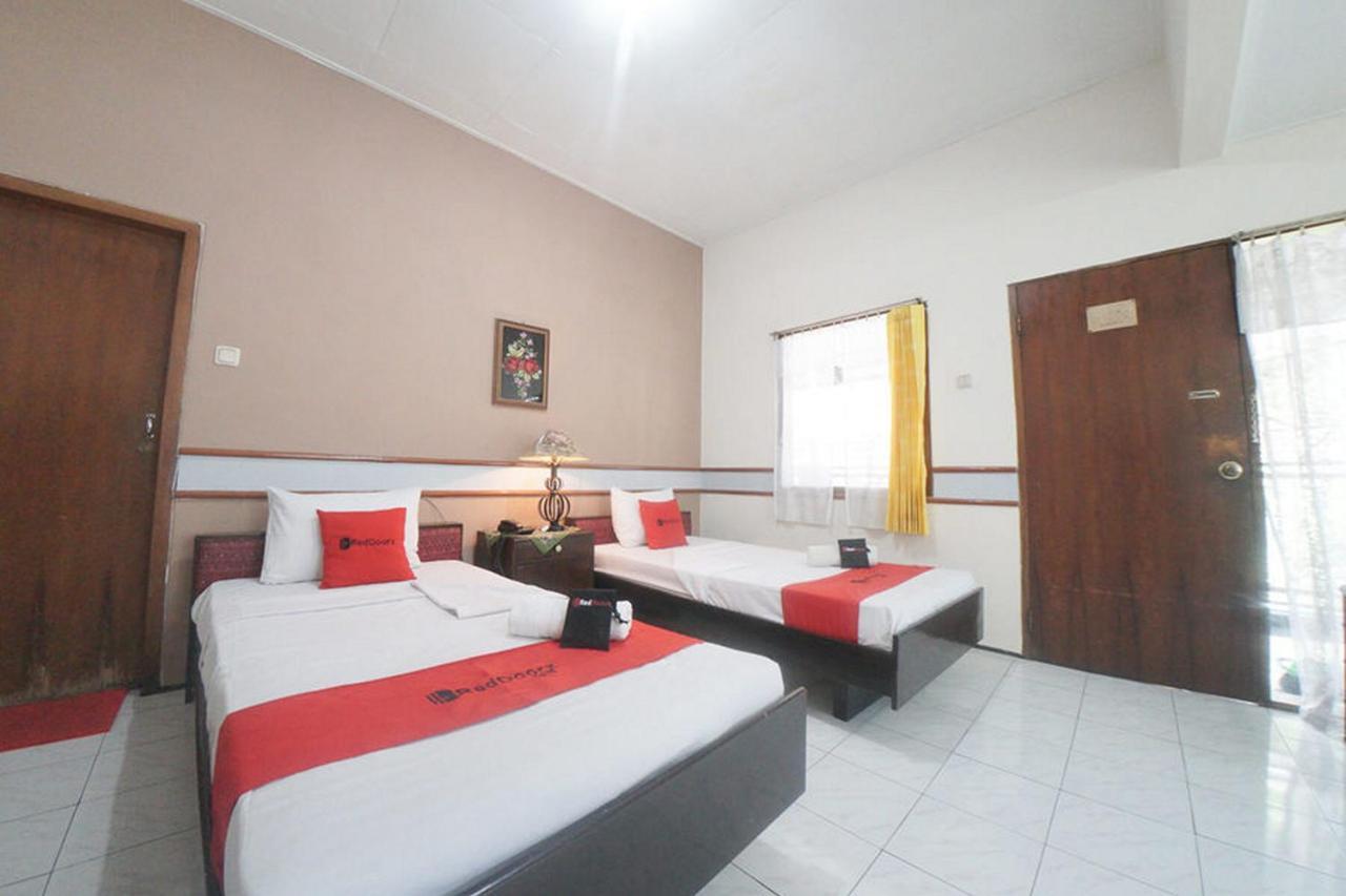 מלון Reddoorz Near Balai Kota מאלאנג מראה חיצוני תמונה