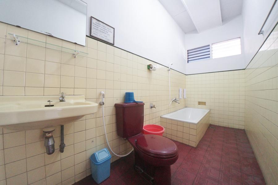 מלון Reddoorz Near Balai Kota מאלאנג מראה חיצוני תמונה