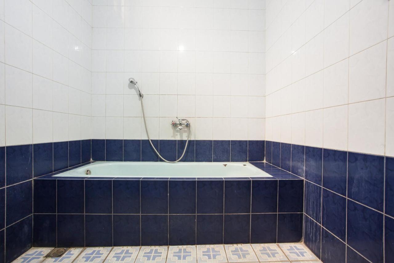 מלון Reddoorz Near Balai Kota מאלאנג מראה חיצוני תמונה