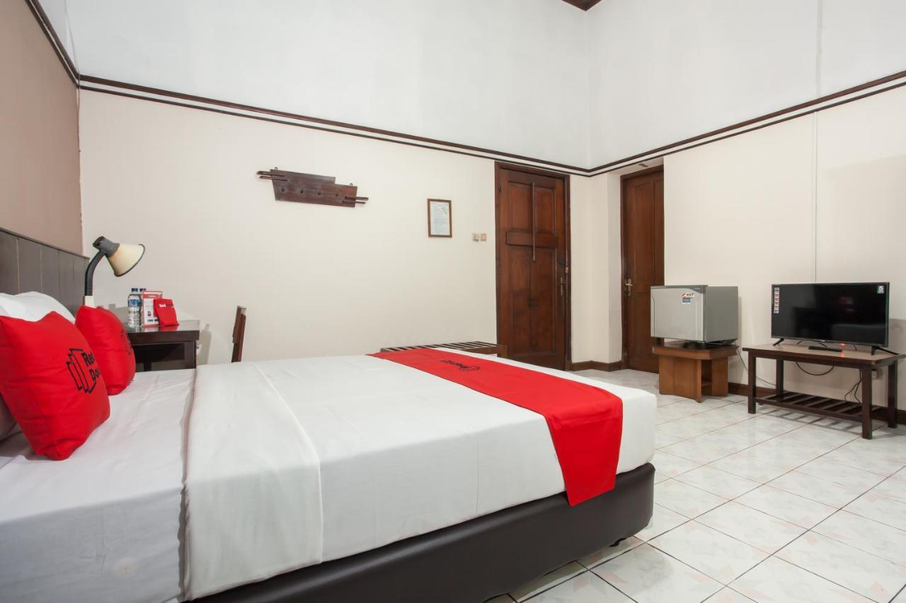 מלון Reddoorz Near Balai Kota מאלאנג מראה חיצוני תמונה