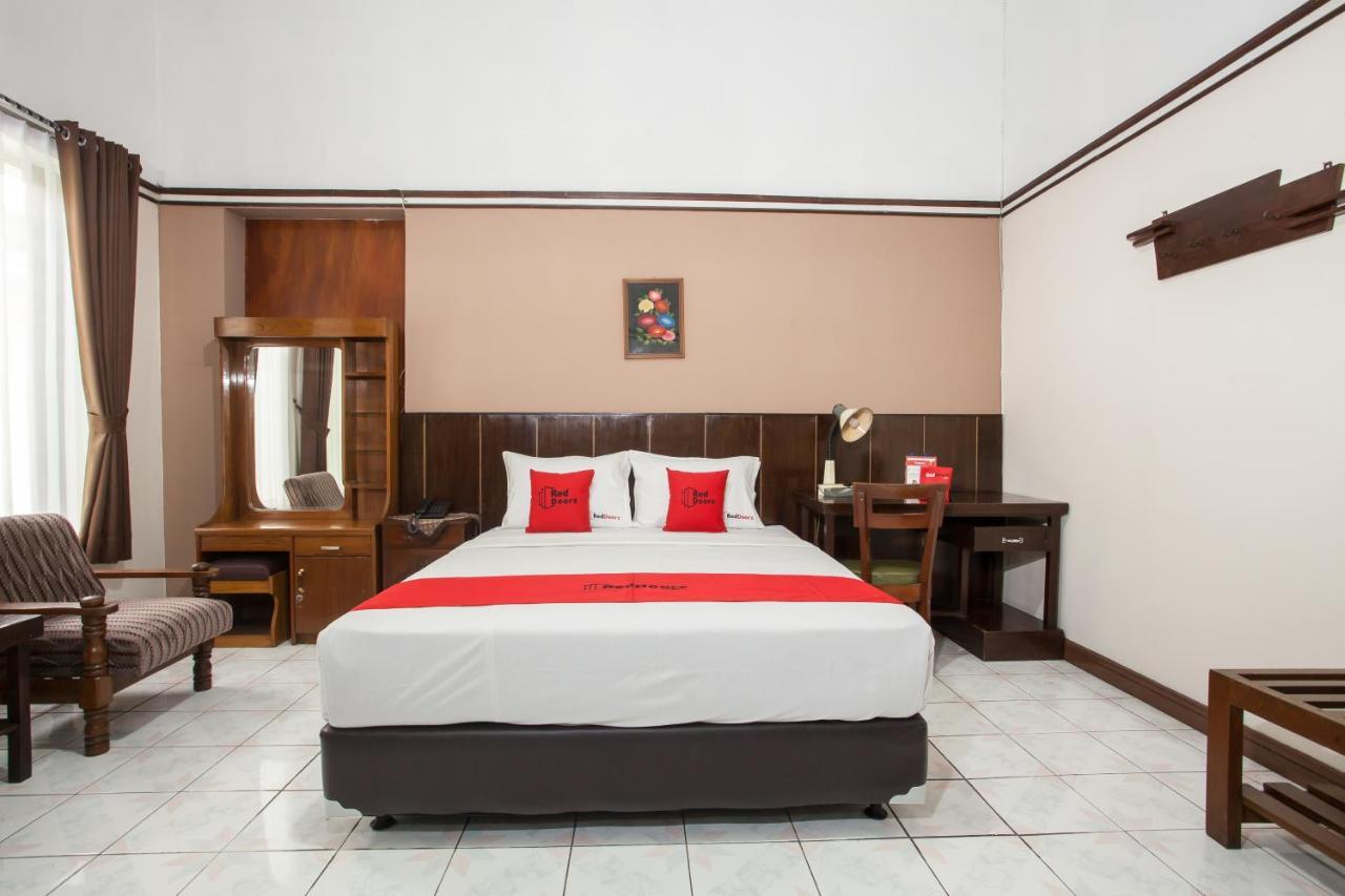 מלון Reddoorz Near Balai Kota מאלאנג מראה חיצוני תמונה