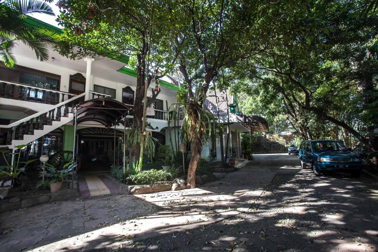 מלון Reddoorz Near Balai Kota מאלאנג מראה חיצוני תמונה