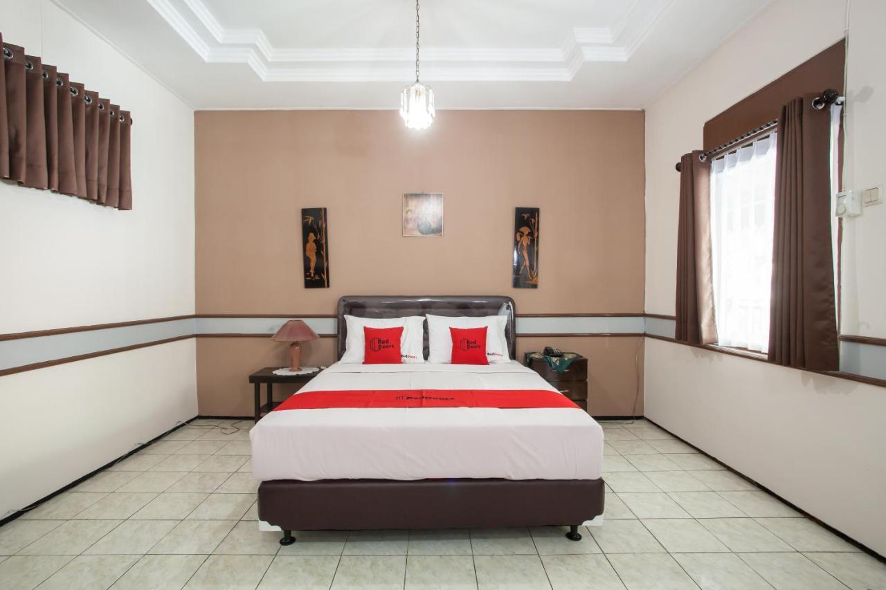 מלון Reddoorz Near Balai Kota מאלאנג מראה חיצוני תמונה
