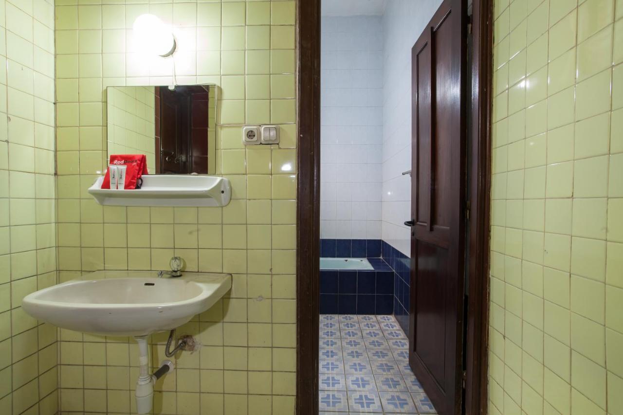 מלון Reddoorz Near Balai Kota מאלאנג מראה חיצוני תמונה