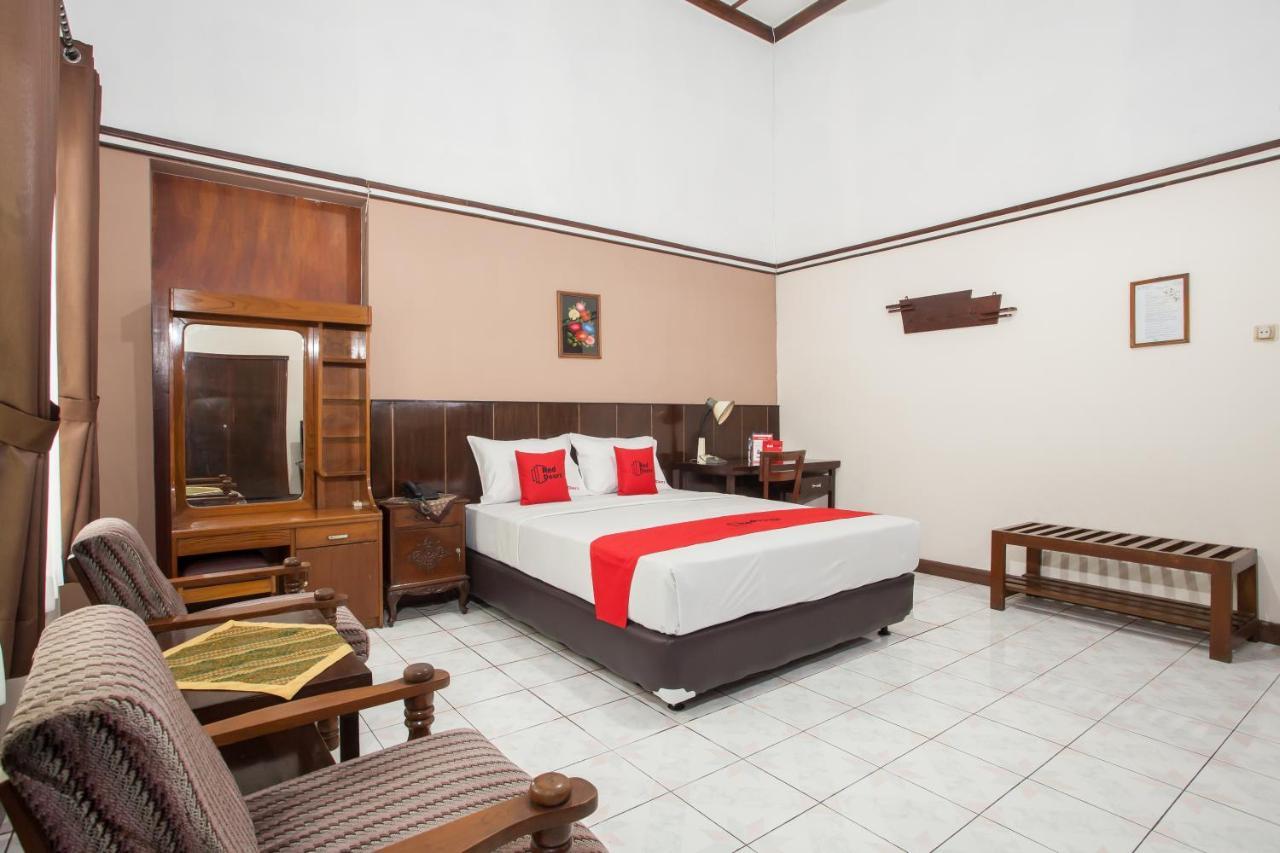 מלון Reddoorz Near Balai Kota מאלאנג מראה חיצוני תמונה
