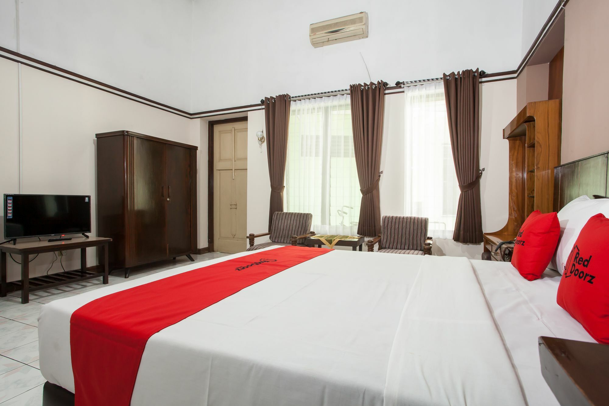מלון Reddoorz Near Balai Kota מאלאנג מראה חיצוני תמונה