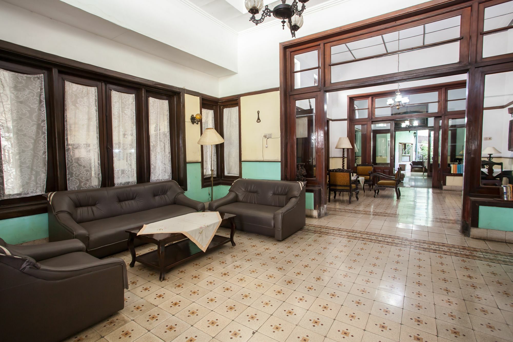 מלון Reddoorz Near Balai Kota מאלאנג מראה חיצוני תמונה
